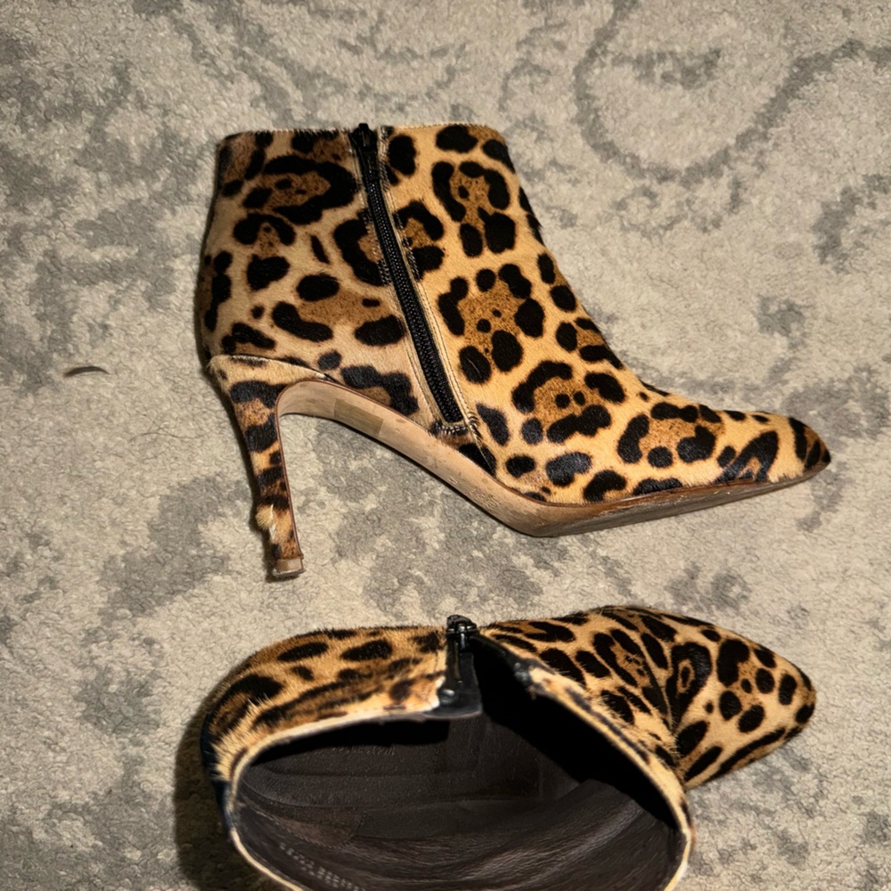 Women’s J. Crew leopard print, leather calf hair booties. Size 7 1/2 - Picture 2 of 9
